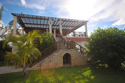 Upgrade to an Oceanfront Butler-Serviced Suite